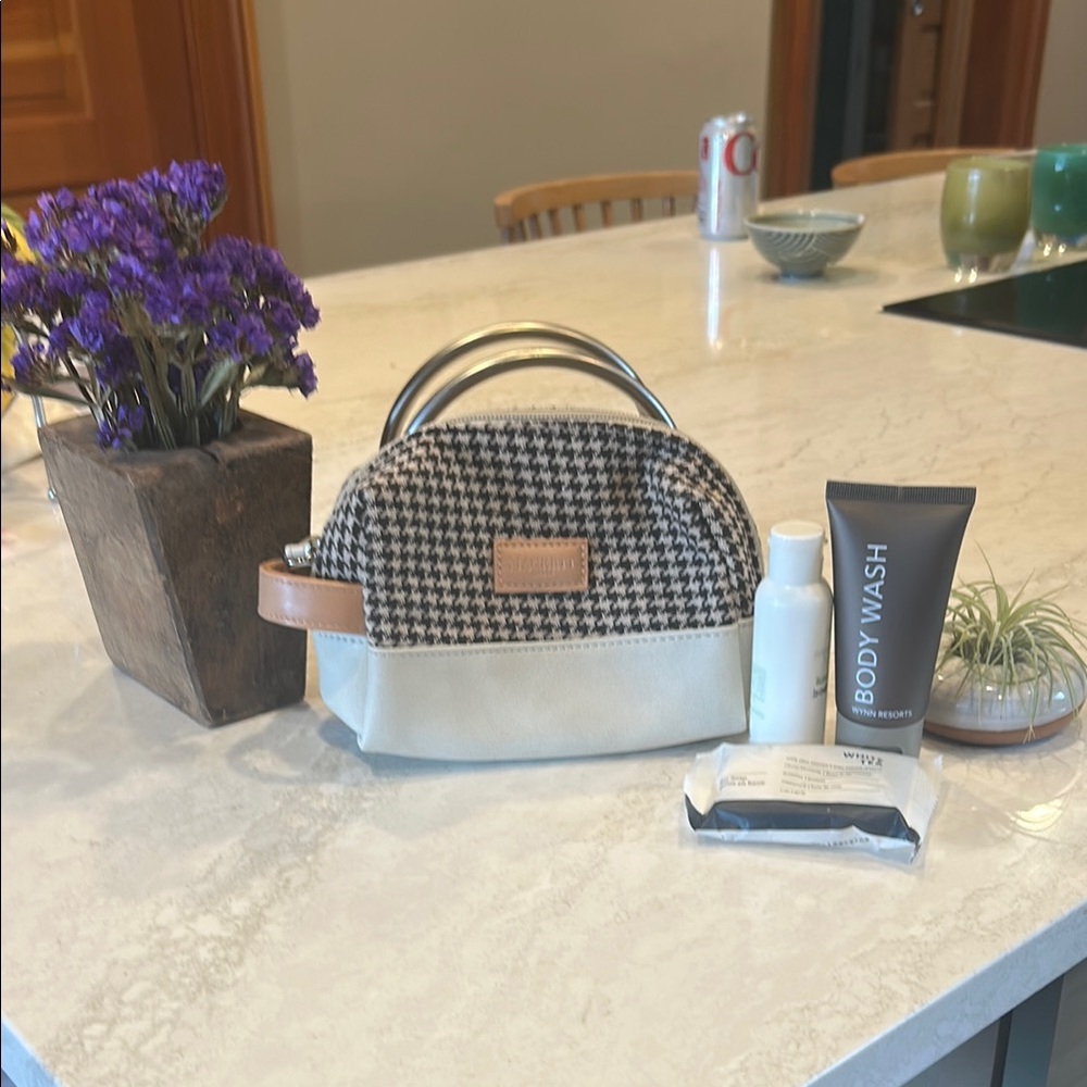 Hackett Black and White Travel Bag with Houndstooth Pattern
